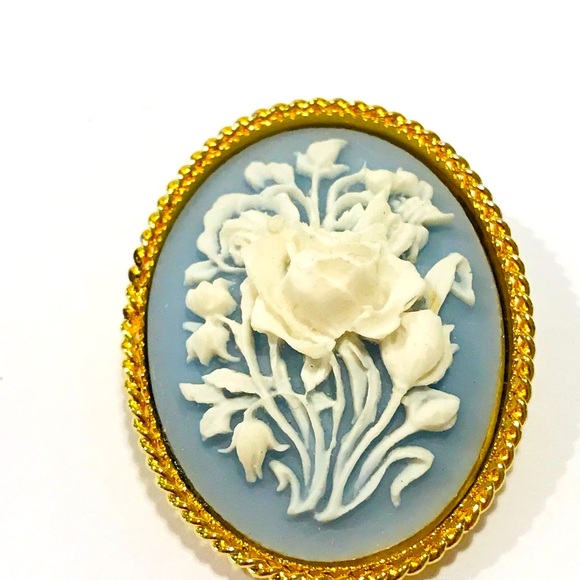 Vintage Wedgwood Style Gold and Blue Floral Cameo Brooch 2” - Picture 1 of 5
